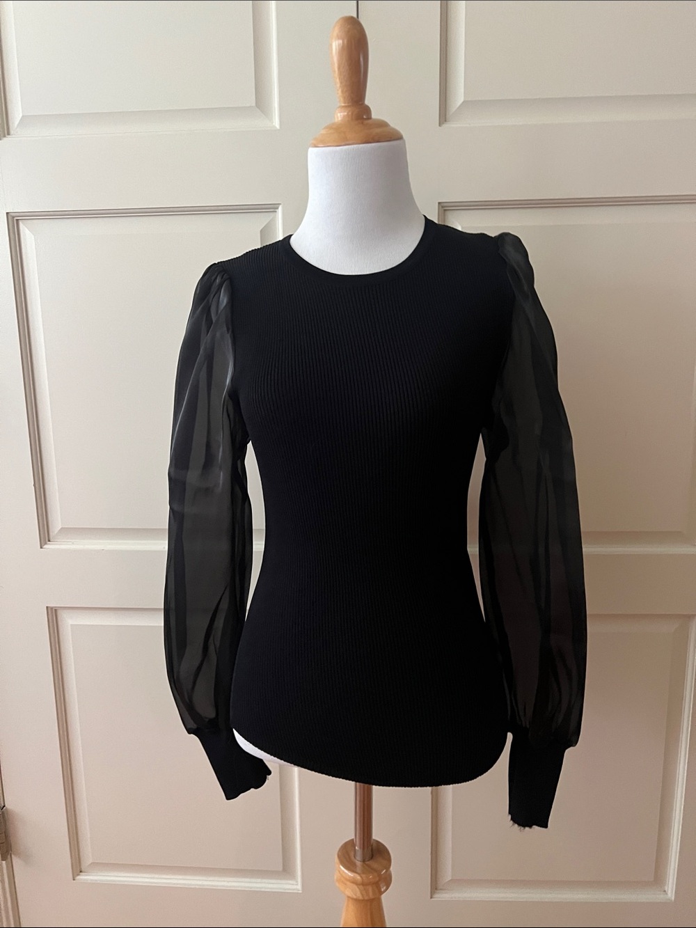 Entro Black Sheer Sleeve Top ribbed black small